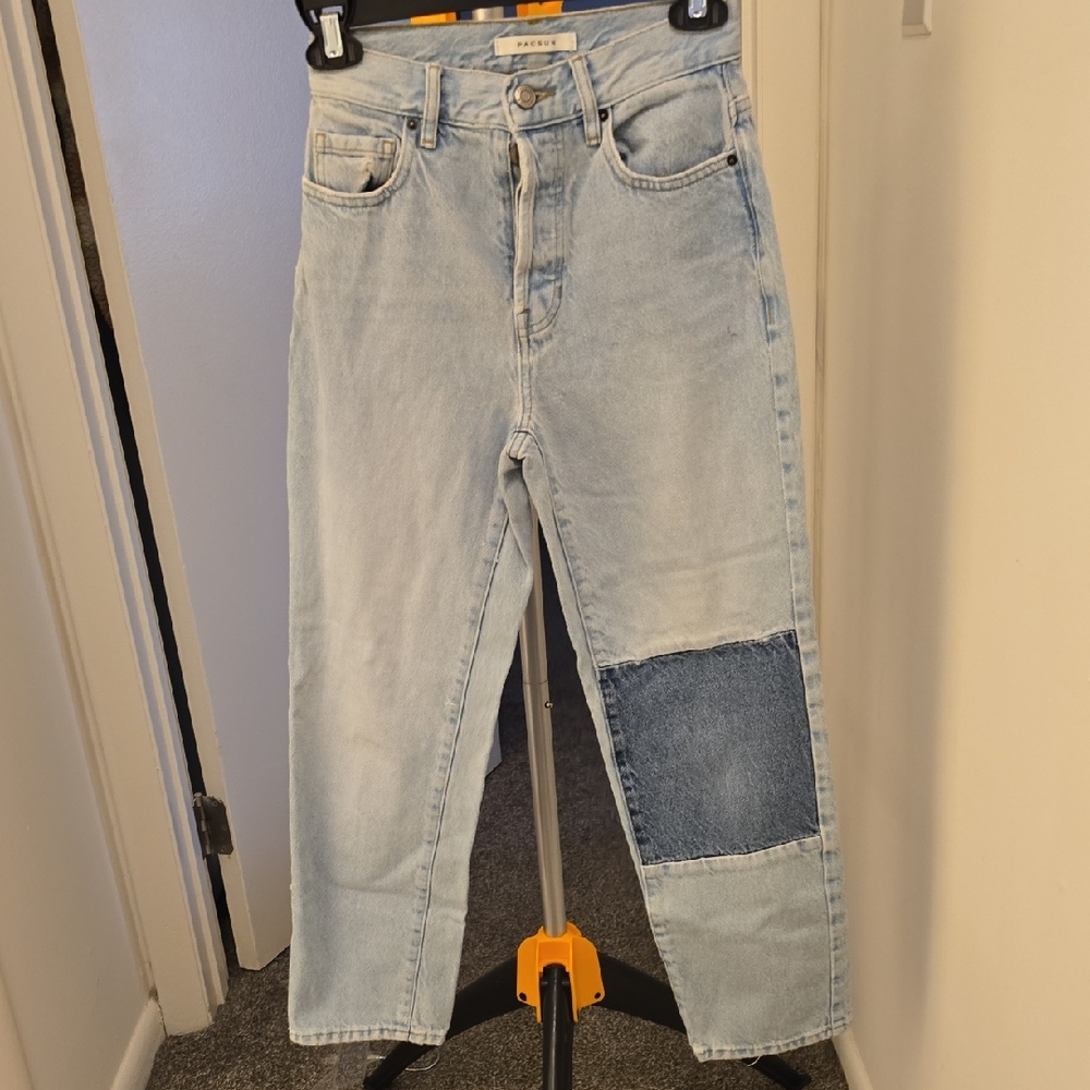 $5 - MUST BUNDLE - PacSun Light Blue Straight Leg Jeans with Dark Blue Patch